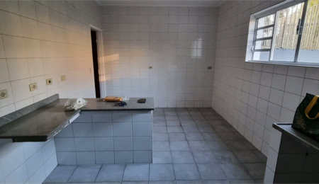 Casa à venda com 3 quartos, sendo 1 suíte,  em Jardim Rosa Maria, São Paulo, SP