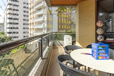 Apartamento à venda com 4 quartos, sendo 3 suítes, em Santa Cecília, São Paulo, SP