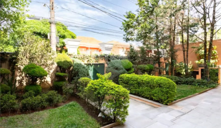 Casa à venda com 4 suítes em Jardim Leonor, São Paulo, SP