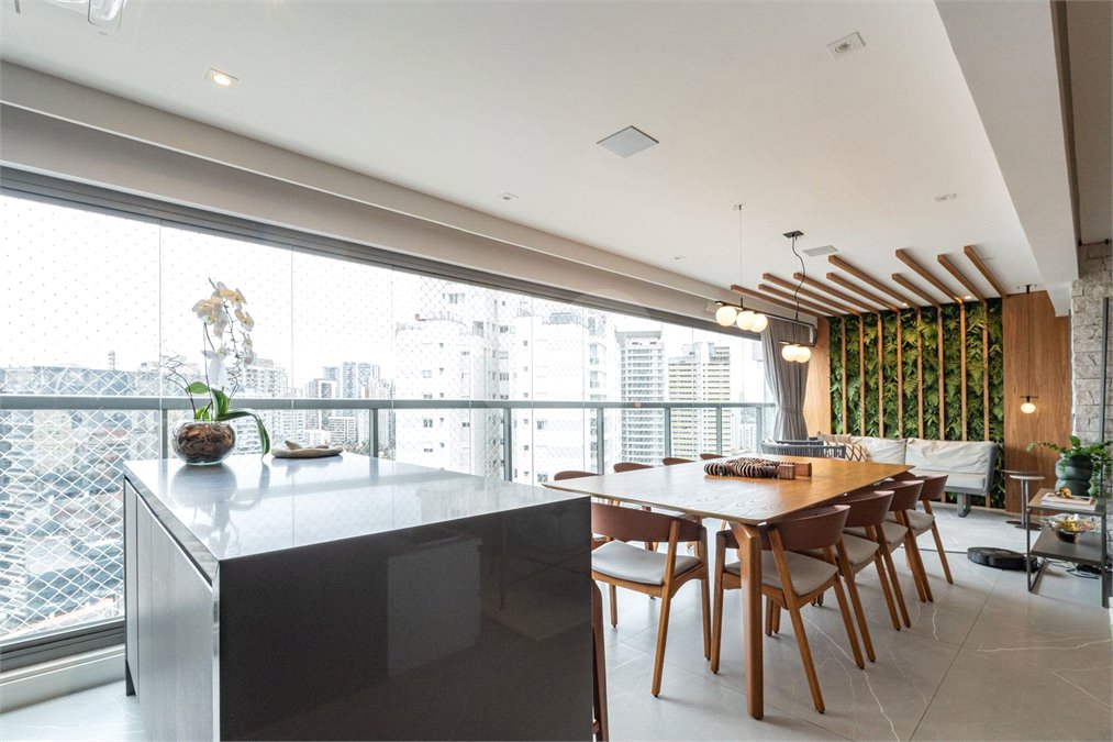 Apartamento à venda com 4 quartos, sendo 3 suítes,  em Jardim das Acácias, São Paulo, SP