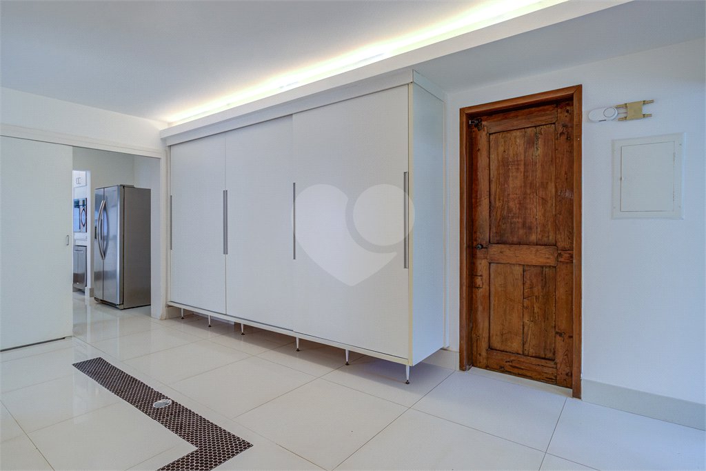 Casa para alugar com 5 quartos, sendo 3 suítes, no condomínio Chácara Flora, São Paulo - SP