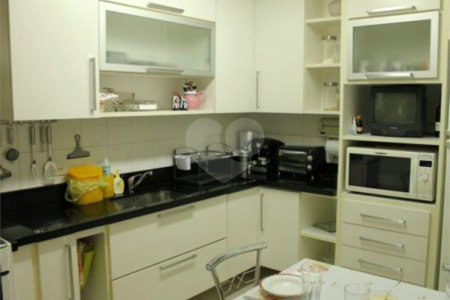 Casa à venda com 3 quartos, sendo 1 suíte, no condomínio Residencial Água Fria, São Paulo - SP