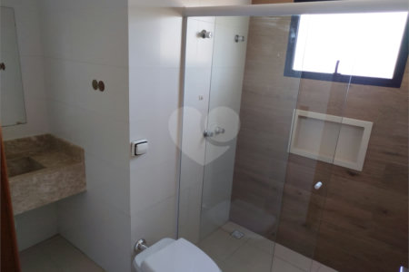 Sobrado à venda ou para alugar com 3 quartos, sendo 1 suíte, em Jardim do Lago, Atibaia, SP