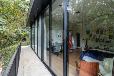 Casa à venda com 4 suítes no condomínio Granja do Morumbi, São Paulo - SP