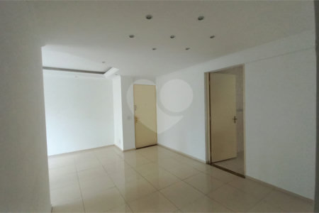 Apartamento à venda com 3 quartos em Jardim Londrina, São Paulo, SP