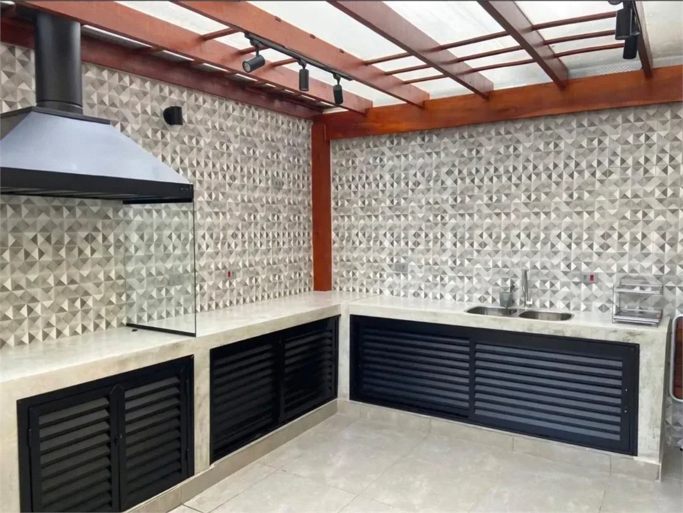 Casa à venda com 3 quartos, sendo 1 suíte,  no condomínio Villas de São Francisco I, São Paulo - SP