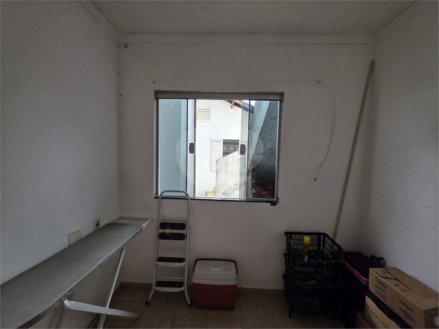 Casa térrea à venda no Douradinho com 2 quartos e edícula com mais dois quartos e 2 banheiros.