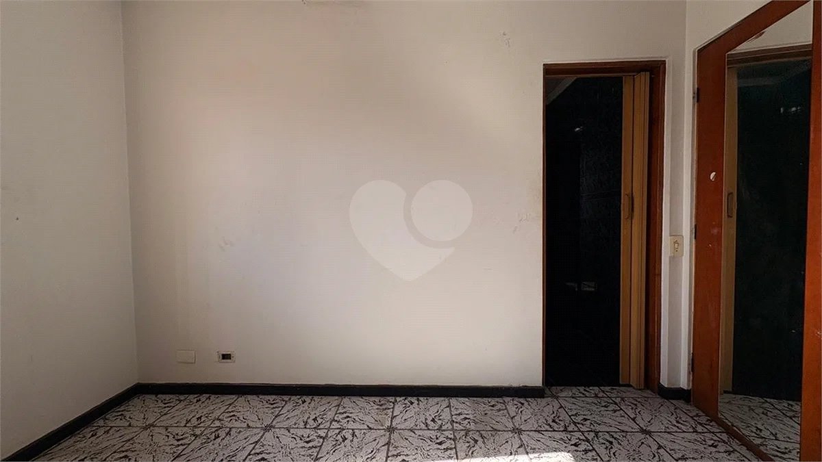 : Sobrado Amplo com Salão Comercial na Brasilândia – Pronto para o seu Negócio!