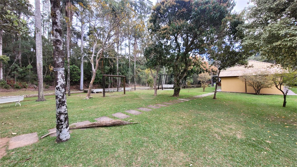 Casa à venda com 4 quartos, sendo 1 suíte, no condomínio Parque Suiça, Caieiras - SP