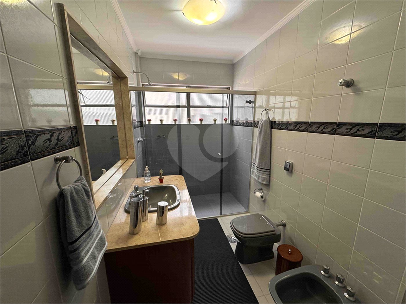 Elegância e conforto. Apartamento exclusivo de 250m2 em Higienópolis, um por andar.