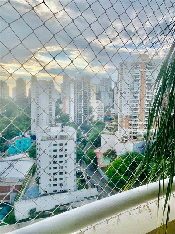 Apartamento à venda ou para alugar com 3 quartos, sendo 2 suítes,  em Vila Suzana, São Paulo, SP