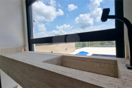 Casa à venda com 3 suítes no condomínio Portal dos Bandeirantes, Salto - SP