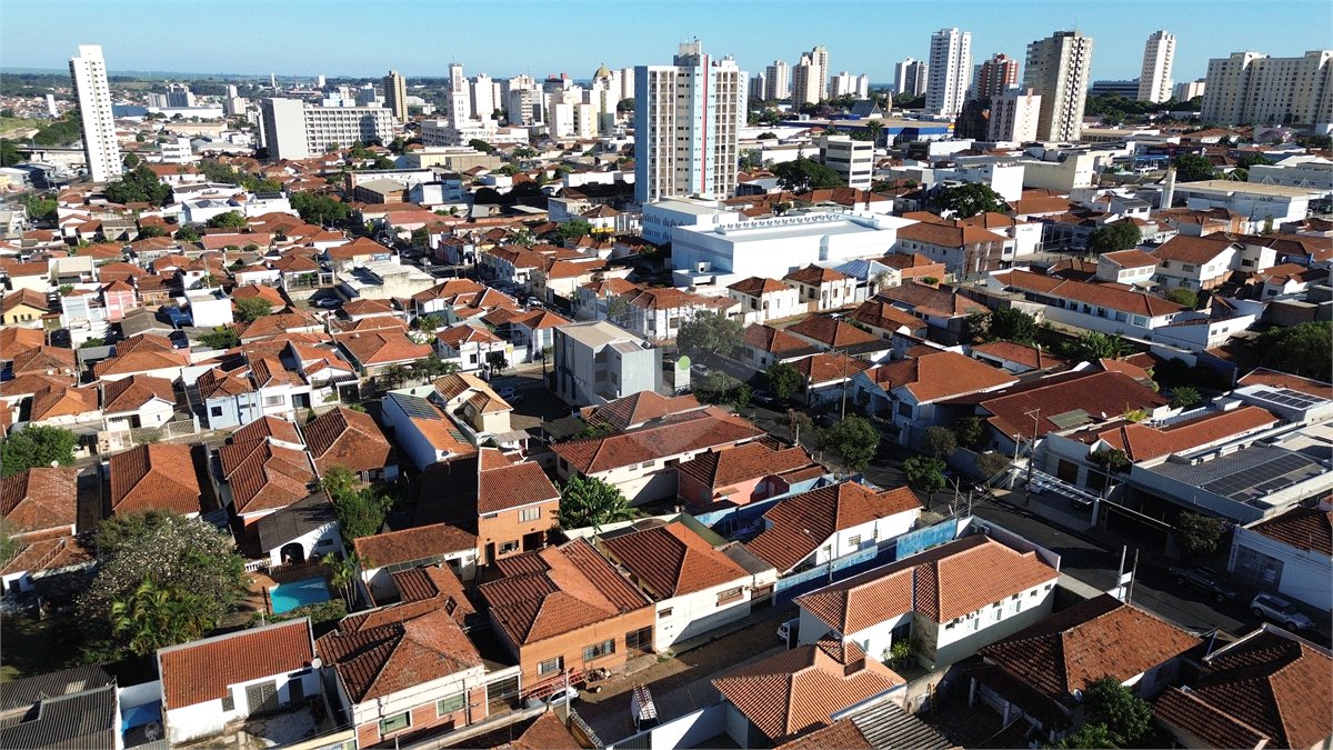 Casa à venda com 2 quartos no Centro, Araraquara, SP