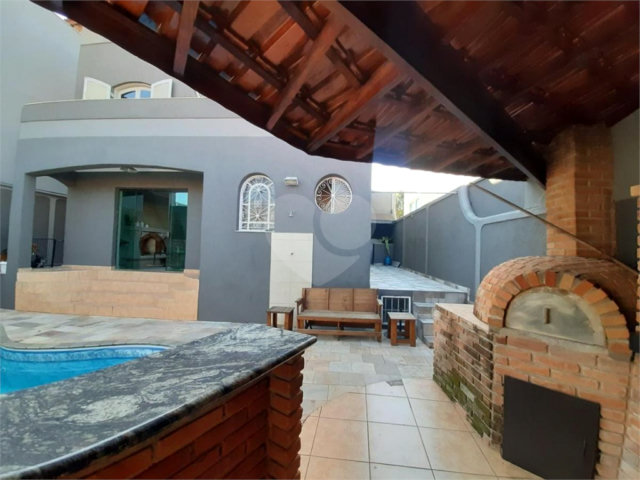Sobrado à venda com 4 quartos, sendo 2 suítes,  em Tremembé, São Paulo, SP
