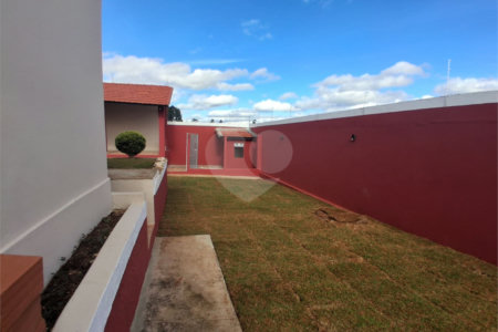 Sobrado à venda ou para alugar com 3 quartos, sendo 2 suítes,  em Parque Atenas do Sul, Itapetininga, SP
