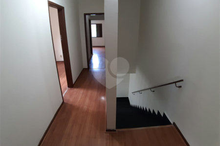 Sobrado à venda com 4 quartos, sendo 1 suíte, em Vila Gomes, São Paulo, SP