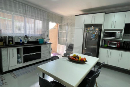 Sobrado à venda com 3 quartos, sendo 1 suíte, em Vila Gustavo, São Paulo, SP