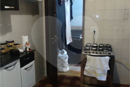 Sobrado à venda com 6 quartos, sendo 1 suíte, em Vila Acoreana, Poá, SP