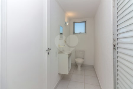 Casa à venda com 4 quartos, sendo 2 suítes, no condomínio Stephanie, São Paulo - SP