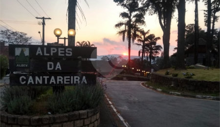 Casa à venda com 3 quartos, sendo 1 suíte,  no condomínio Alpes da Cantareira, Mairiporã - SP
