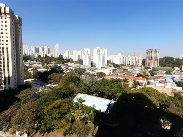 Apartamento à venda com 3 quartos, sendo 2 suítes,  em Alto da Boa Vista, São Paulo, SP
