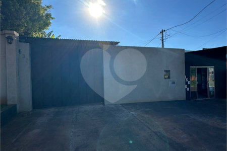Casa à venda com 4 quartos, sendo 1 suíte,  em Jardim Estoril, Ponta Porã, MS