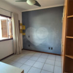 Casa à venda com 4 quartos, sendo 2 suítes, no condomínio Residencial Grape Village, Vinhedo - SP