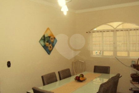 Sobrado à venda com 3 quartos, sendo 1 suíte,  em Jardim Pinheiros, São Paulo, SP