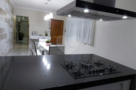 Sobrado à venda com 3 quartos, sendo 1 suíte, em Vila Laís, São Paulo, SP