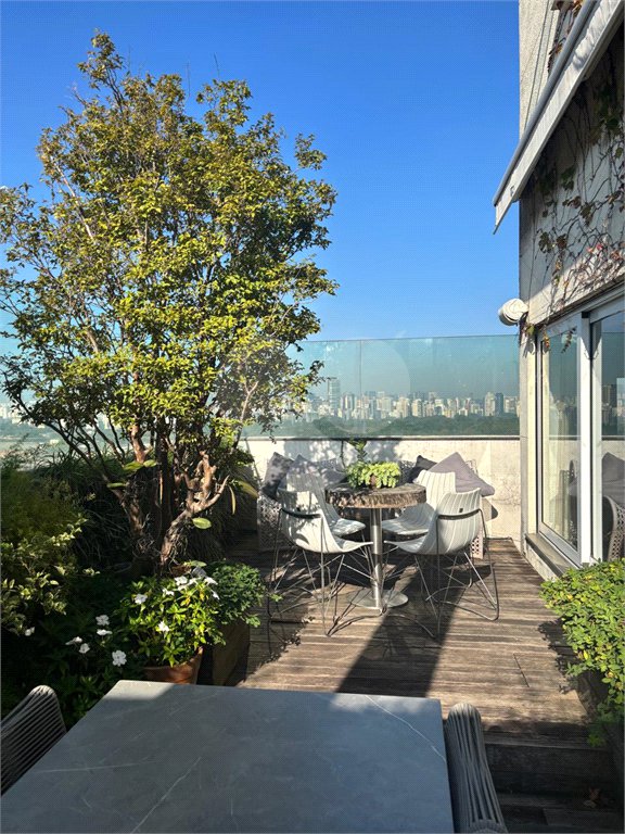 Apartamento à venda com 3 quartos, sendo 1 suíte, em Cerqueira César, São Paulo, SP