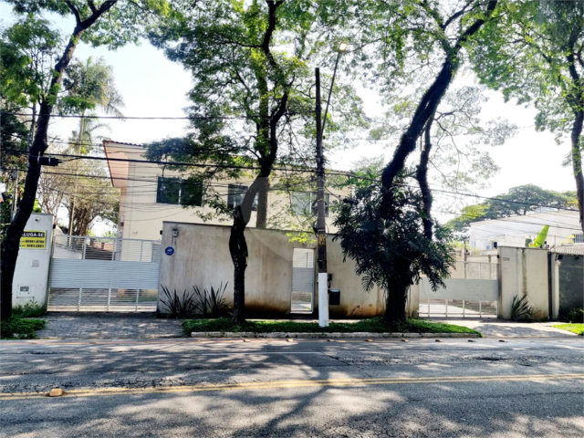 Sobrado à venda com 6 suítes em Alto de Pinheiros, São Paulo, SP