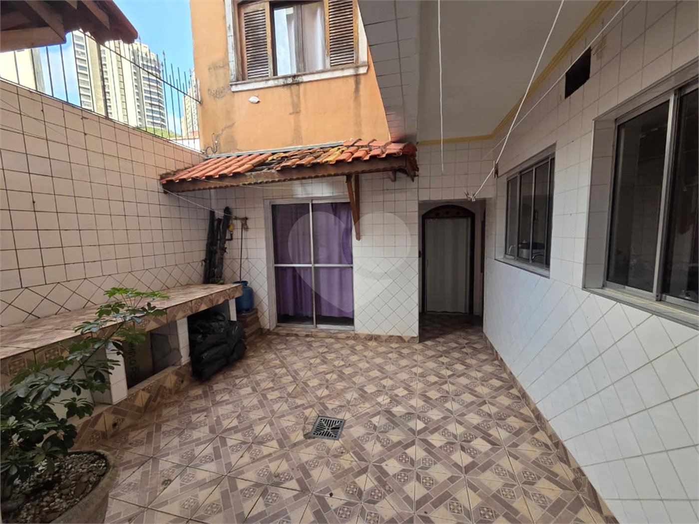 Sobrado à venda ou para alugar com 6 quartos, sendo 2 suítes, em Santana, São Paulo, SP