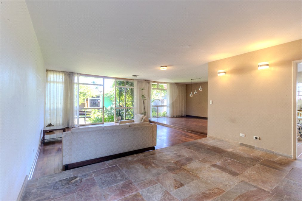Casa Térrea à venda com 4 quartos, sendo 1 suíte, em Brooklin, São Paulo, SP