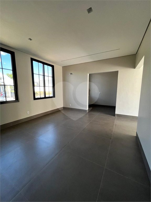 Casa à venda com 4 quartos, sendo 2 suítes,  no condomínio Florais Itália, Cuiabá - MT