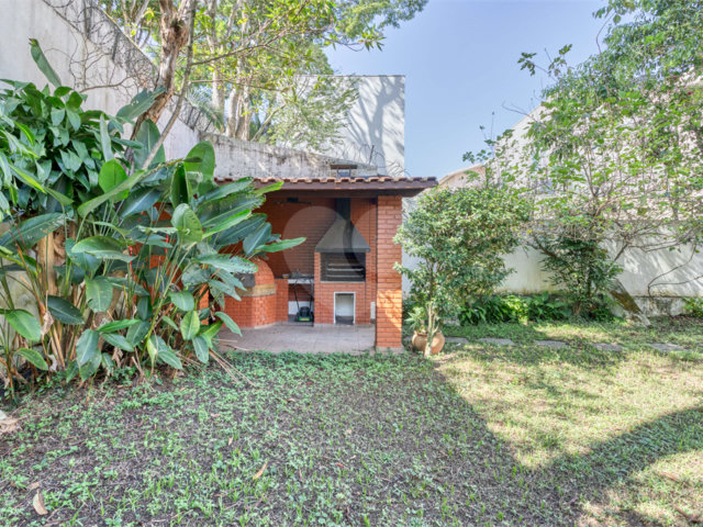 Casa à venda com 4 quartos, sendo 1 suíte,  em Alto da Boa Vista, São Paulo, SP