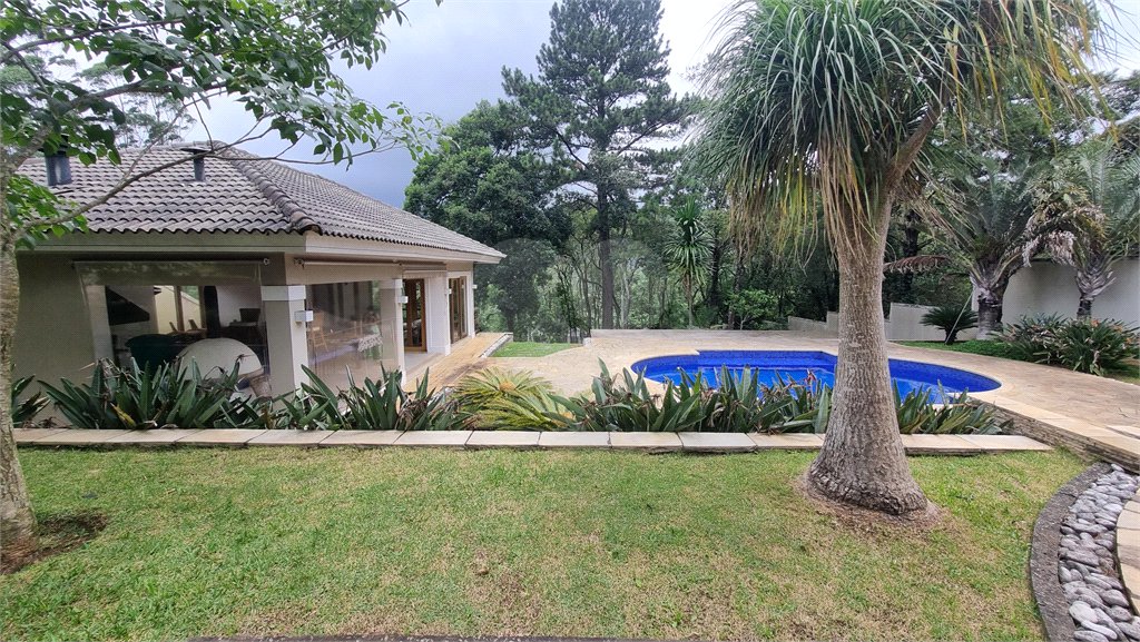 Casa à venda ou para alugar com 5 suítes em Serra da Cantareira, Mairiporã, SP