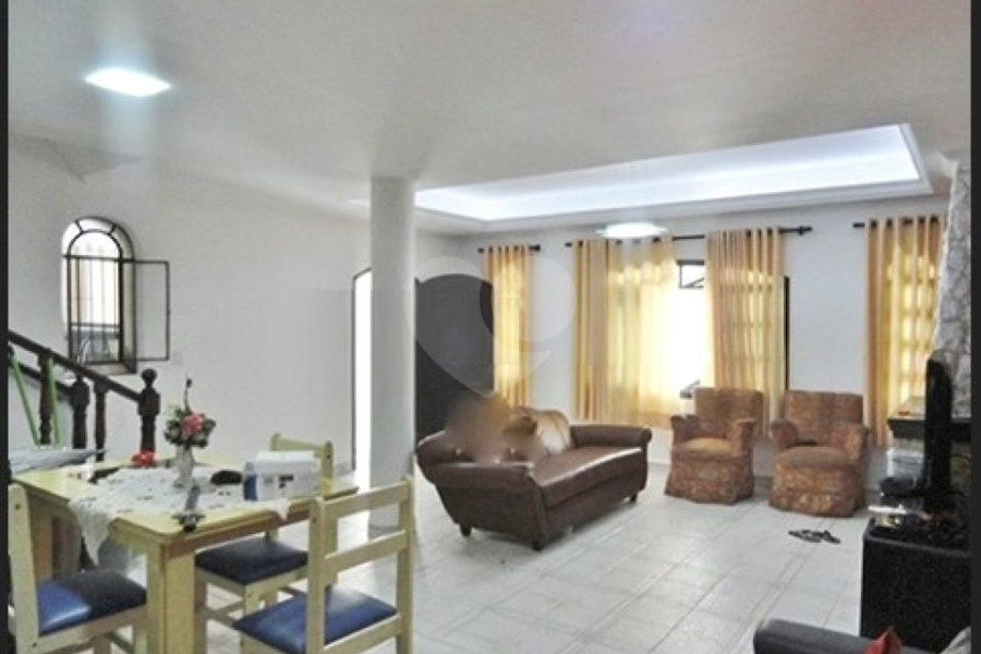 Casa Térrea à venda com 4 quartos, sendo 1 suíte, em Vila Medeiros, São Paulo, SP