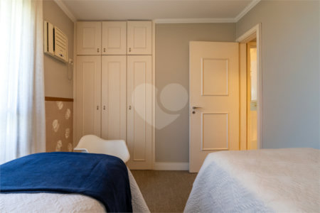 Apartamento à venda com 3 quartos, sendo 1 suíte, em Moema, São Paulo, SP