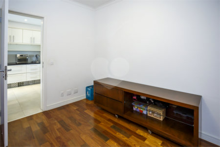 Apartamento à venda com 3 suítes em Campo Belo, São Paulo, SP