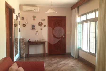 Casa à venda com 3 quartos, sendo 1 suíte, em Santo Amaro, São Paulo, SP