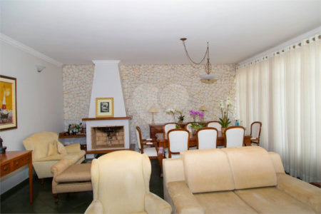 Casa à venda com 4 quartos, sendo 1 suíte, no Centro, Atibaia, SP