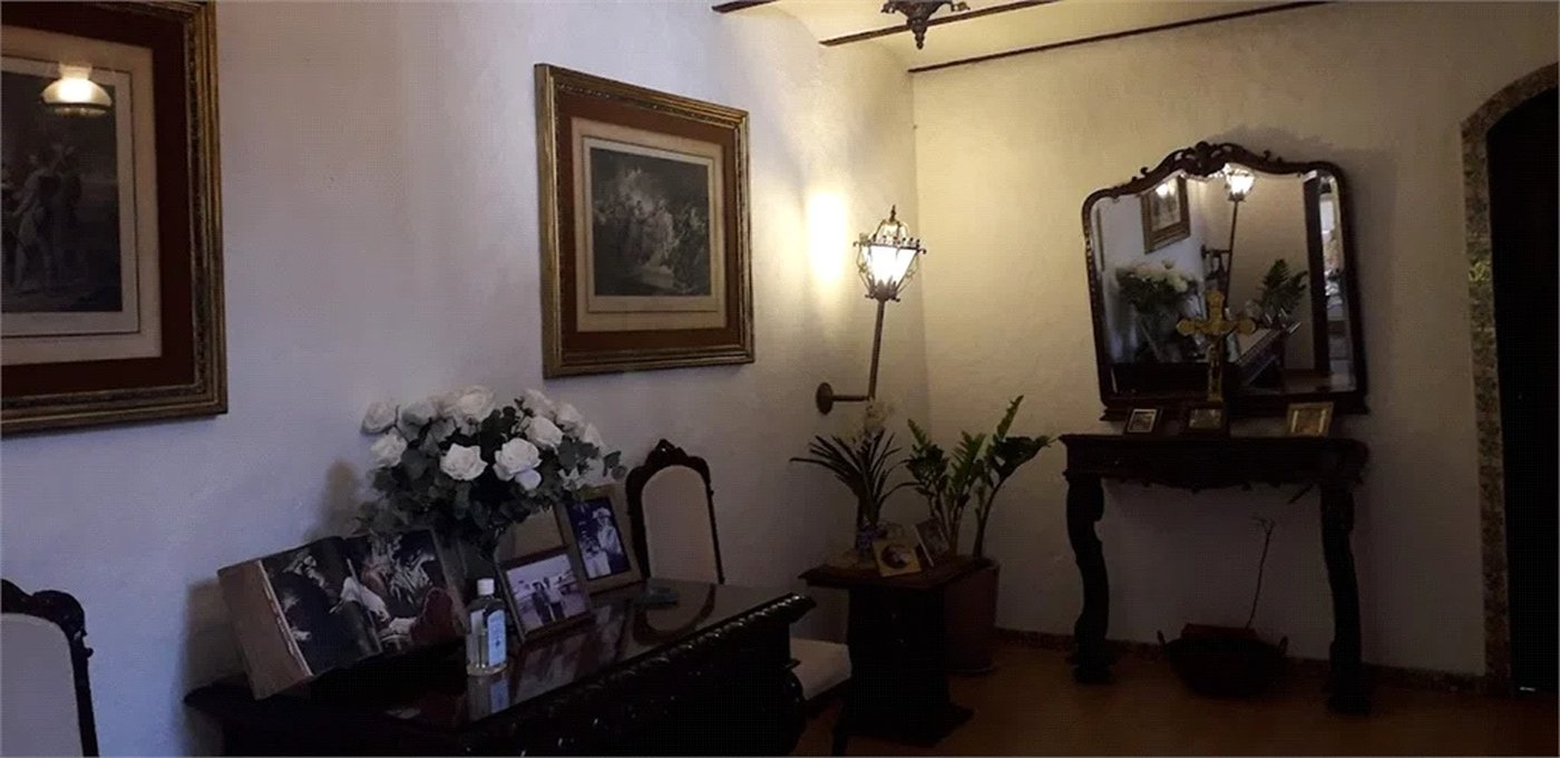 Sobrado à venda com 4 quartos, sendo 2 suítes, em Vila Madalena, São Paulo, SP