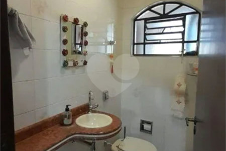 Sobrado à venda com 4 quartos, sendo 1 suíte, em Jardim Pinheiros, São Paulo, SP