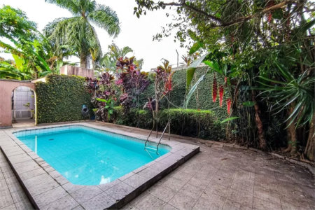 Sobrado à venda com 4 quartos, sendo 2 suítes, em Jardim Morumbi, São Paulo, SP