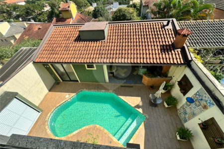 Casa à venda com 3 quartos, sendo 1 suíte, no condomínio Residencial Jardim das Flores 1510, Cotia - SP