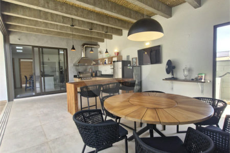 Casa à venda com 5 quartos, sendo 3 suítes, no condomínio Residencial Terras de Vinhedo, Vinhedo - SP