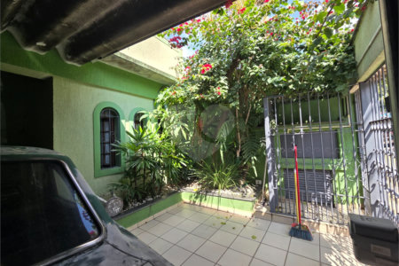 Casa à venda com 4 quartos, sendo 1 suíte, em Vila Paulo Silas, São Paulo, SP