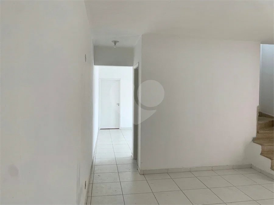 Casa espaçosa com 3 quartos, suíte, quintal e 2 vagas na Vila Santa Catarina