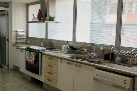 Apartamento à venda com 4 quartos, sendo 3 suítes, em Alto da Boa Vista, São Paulo, SP
