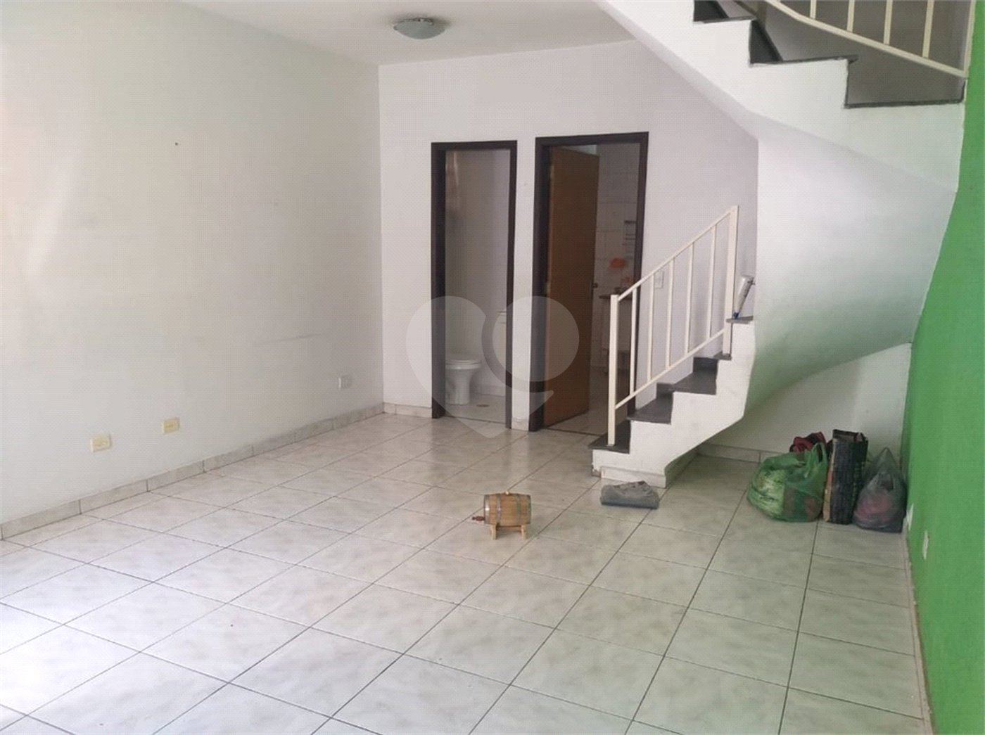 Casa à venda com 3 quartos, sendo 1 suíte, no condomínio Primavera, São Paulo - SP